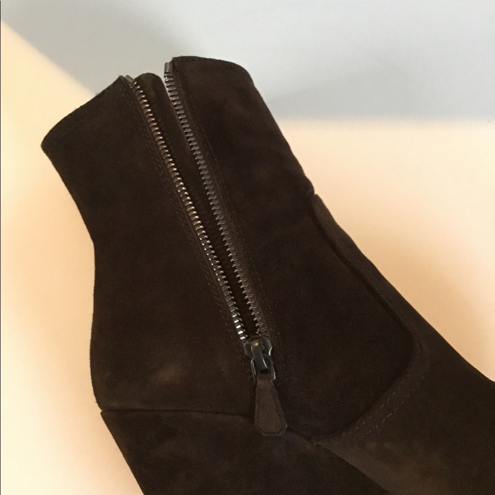 PRADA - Picture 13 of 15